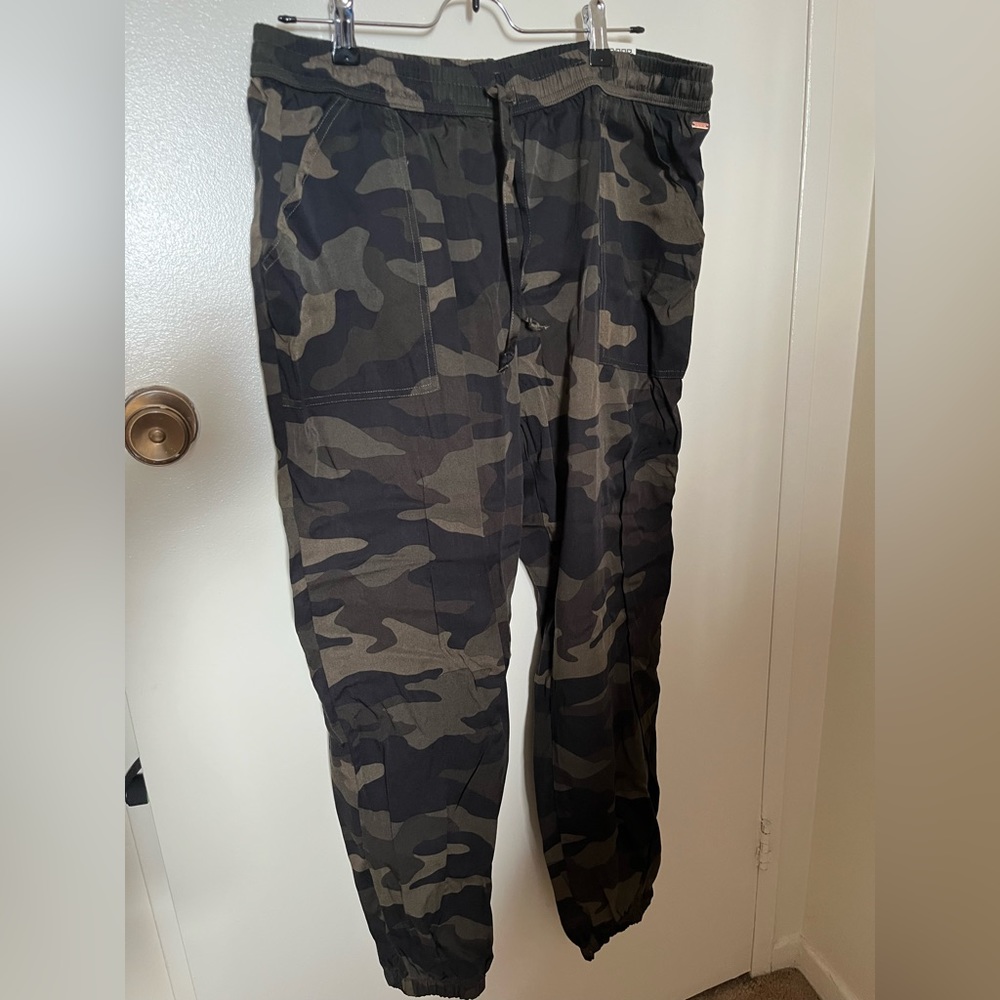 PINK Camo Easy Jogger